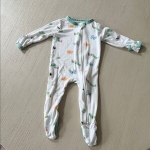 Kyte BABY White and Green Patterned Footie